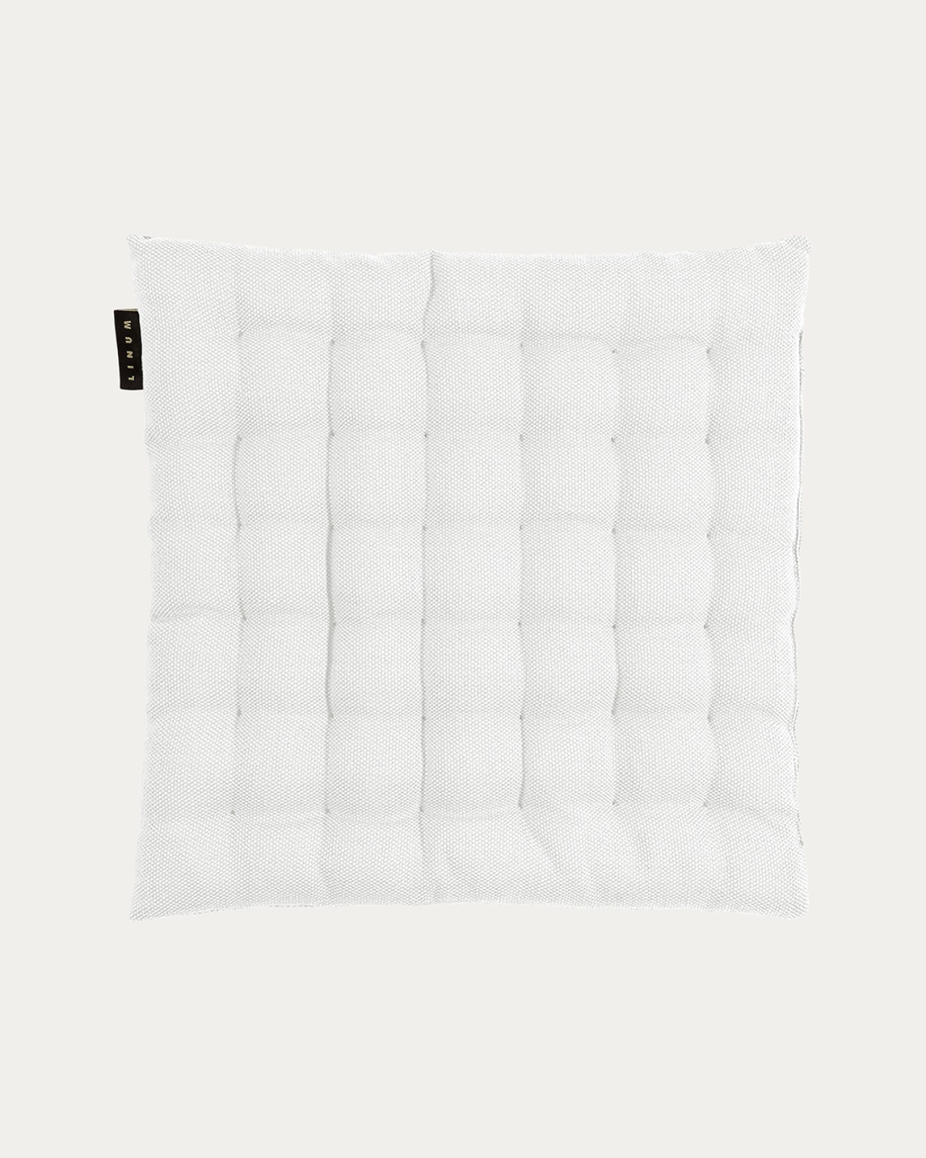 Produktbild weiß PEPPER Sitzkissen aus weicher Baumwolle mit Füllung aus recyceltem Polyester von LINUM DESIGN. Größe 40x40 cm.